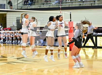 Thumbnail 3 in Davenport vs. Floresville (UIL Volleyball 4A Region 4 Final) photogallery.