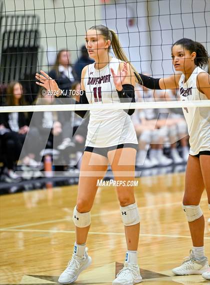 Thumbnail 2 in Davenport vs. Floresville (UIL Volleyball 4A Region 4 Final) photogallery.