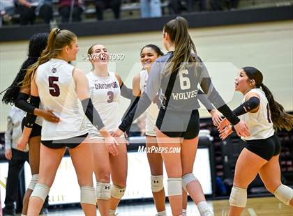 Thumbnail 2 in Davenport vs. Floresville (UIL Volleyball 4A Region 4 Final) photogallery.