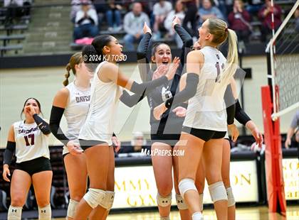 Thumbnail 2 in Davenport vs. Floresville (UIL Volleyball 4A Region 4 Final) photogallery.