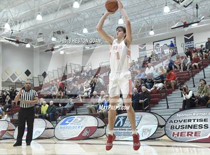 Thumbnail 3 in Mater Dei vs. Knight (Rancho Mirage Holiday Invitational) photogallery.
