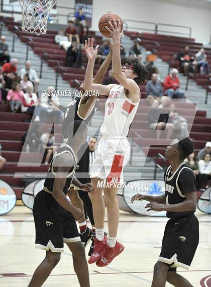 Thumbnail 2 in Mater Dei vs. Knight (Rancho Mirage Holiday Invitational) photogallery.