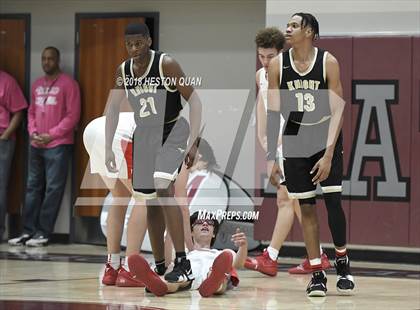 Thumbnail 2 in Mater Dei vs. Knight (Rancho Mirage Holiday Invitational) photogallery.
