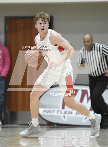 Thumbnail 2 in Mater Dei vs. Knight (Rancho Mirage Holiday Invitational) photogallery.