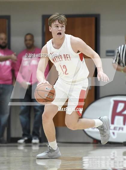 Thumbnail 3 in Mater Dei vs. Knight (Rancho Mirage Holiday Invitational) photogallery.