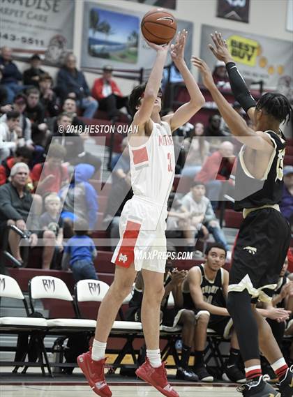 Thumbnail 2 in Mater Dei vs. Knight (Rancho Mirage Holiday Invitational) photogallery.