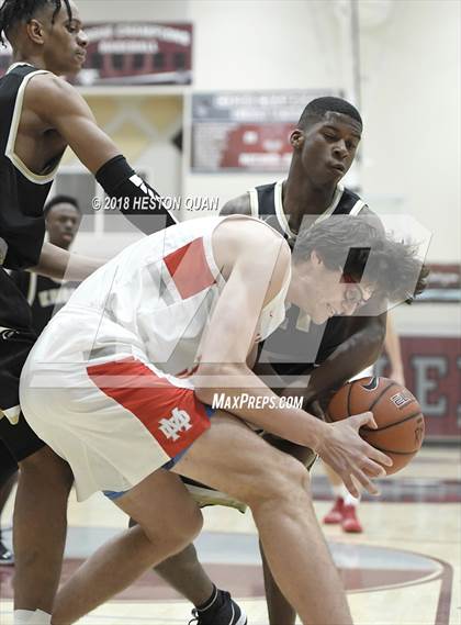 Thumbnail 3 in Mater Dei vs. Knight (Rancho Mirage Holiday Invitational) photogallery.