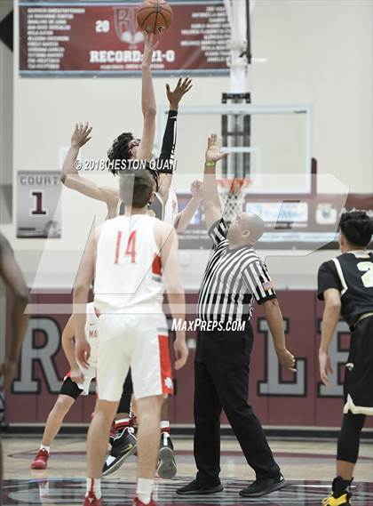 Thumbnail 2 in Mater Dei vs. Knight (Rancho Mirage Holiday Invitational) photogallery.