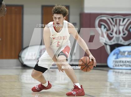 Thumbnail 2 in Mater Dei vs. Knight (Rancho Mirage Holiday Invitational) photogallery.