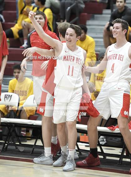 Thumbnail 3 in Mater Dei vs. Knight (Rancho Mirage Holiday Invitational) photogallery.