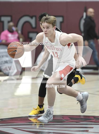 Thumbnail 2 in Mater Dei vs. Knight (Rancho Mirage Holiday Invitational) photogallery.