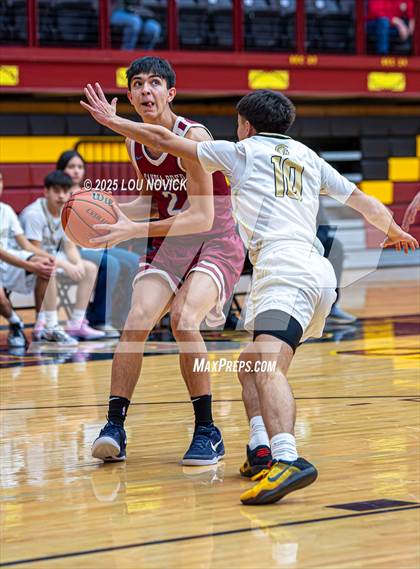 Thumbnail 3 in Sandia Prep vs. Mesa Vista (Braves Invite at Santa Fe Indian School) photogallery.