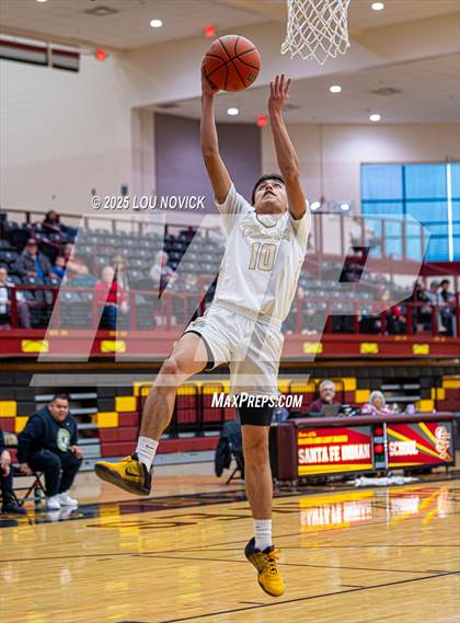Thumbnail 2 in Sandia Prep vs. Mesa Vista (Braves Invite at Santa Fe Indian School) photogallery.