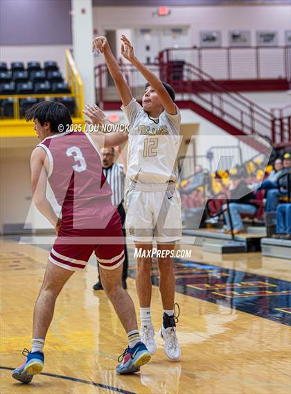 Thumbnail 2 in Sandia Prep vs. Mesa Vista (Braves Invite at Santa Fe Indian School) photogallery.