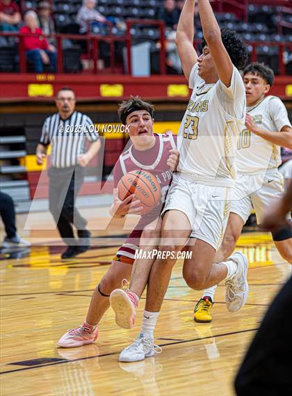 Thumbnail 3 in Sandia Prep vs. Mesa Vista (Braves Invite at Santa Fe Indian School) photogallery.