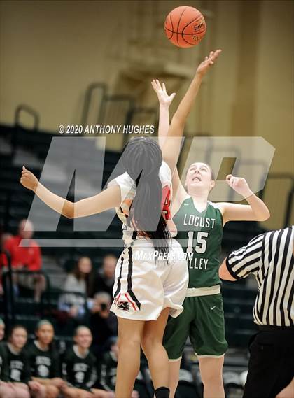 Thumbnail 2 in Locust Valley vs. Floral Park (Section VIII Class A Championship) photogallery.