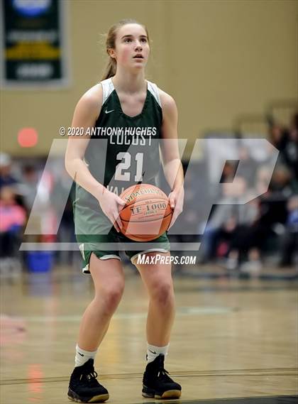 Thumbnail 3 in Locust Valley vs. Floral Park (Section VIII Class A Championship) photogallery.