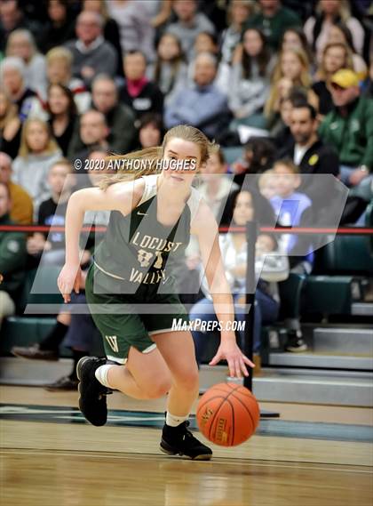 Thumbnail 2 in Locust Valley vs. Floral Park (Section VIII Class A Championship) photogallery.