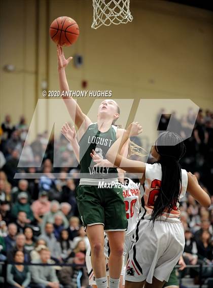 Thumbnail 2 in Locust Valley vs. Floral Park (Section VIII Class A Championship) photogallery.