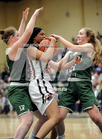 Thumbnail 2 in Locust Valley vs. Floral Park (Section VIII Class A Championship) photogallery.