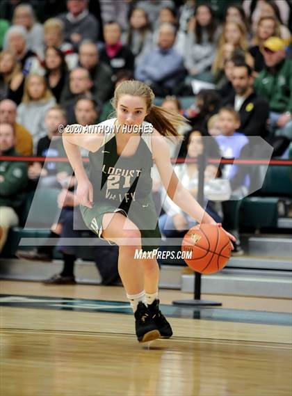 Thumbnail 3 in Locust Valley vs. Floral Park (Section VIII Class A Championship) photogallery.