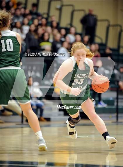 Thumbnail 2 in Locust Valley vs. Floral Park (Section VIII Class A Championship) photogallery.