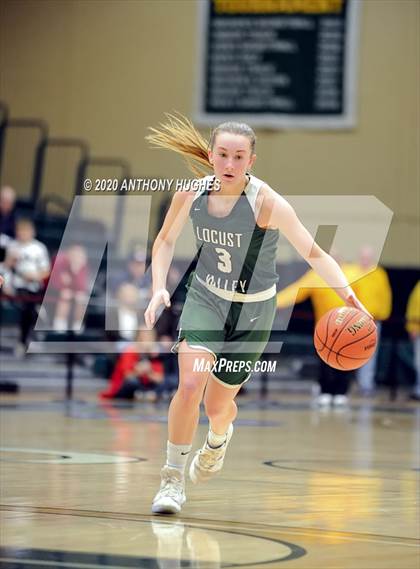 Thumbnail 1 in Locust Valley vs. Floral Park (Section VIII Class A Championship) photogallery.