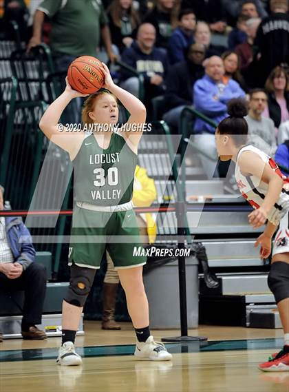Thumbnail 1 in Locust Valley vs. Floral Park (Section VIII Class A Championship) photogallery.
