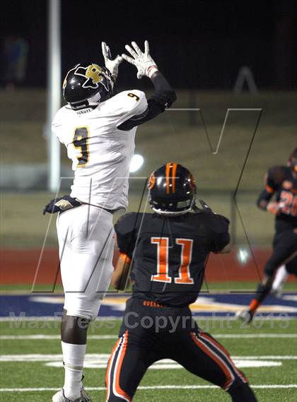 Thumbnail 2 in Gilmer vs. Pittsburg (UIL 3A Area Playoff) photogallery.