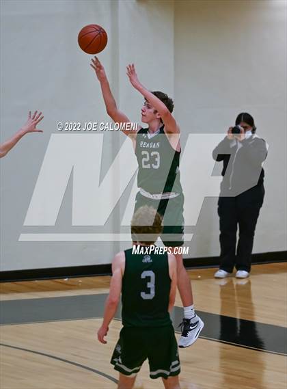 Thumbnail 1 in Reagan [Ronald] vs Lee photogallery.