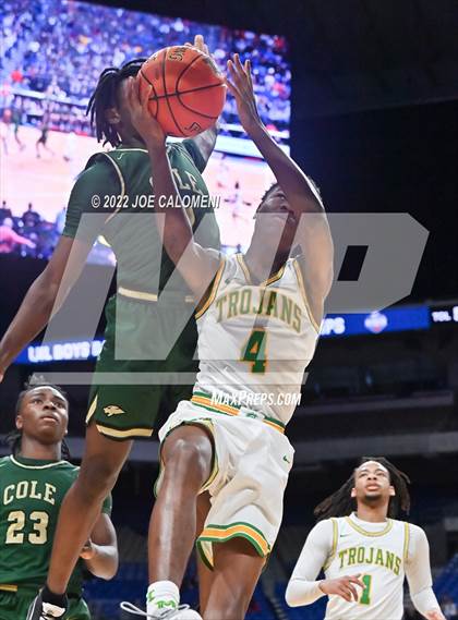 Thumbnail 3 in Cole vs Madison (UIL 3A State Final) photogallery.