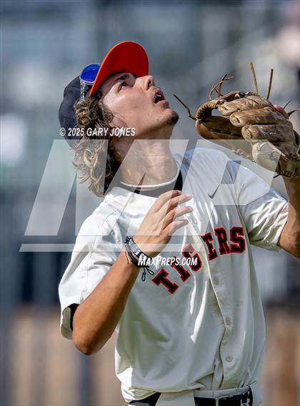 Thumbnail 2 in Rancho Cotate vs. Roseville (CIF D3 Final) photogallery.