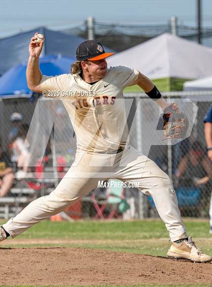 Thumbnail 1 in Rancho Cotate vs. Roseville (CIF D3 Final) photogallery.