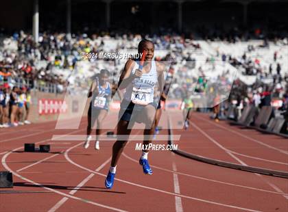 Thumbnail 3 in Penn Relays (4 X 400 Meter) photogallery.