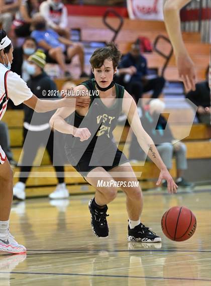 Thumbnail 3 in Fairview vs. Mountain Vista (Cherry Creek Holiday Classic) photogallery.