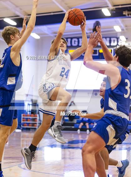Thumbnail 3 in Covington Catholic @ Highlands photogallery.