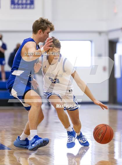 Thumbnail 2 in Covington Catholic @ Highlands photogallery.