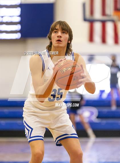 Thumbnail 2 in Covington Catholic @ Highlands photogallery.