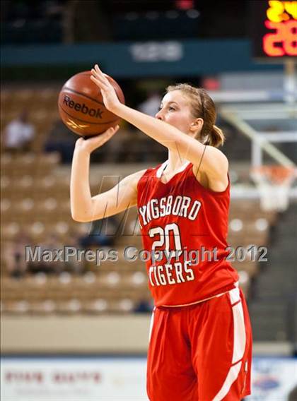 Thumbnail 2 in Reading Memorial vs. Tyngsborough (MIAA Division 2 Final) photogallery.