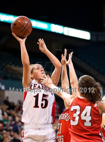 Thumbnail 3 in Reading Memorial vs. Tyngsborough (MIAA Division 2 Final) photogallery.