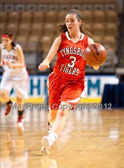 Thumbnail 3 in Reading Memorial vs. Tyngsborough (MIAA Division 2 Final) photogallery.