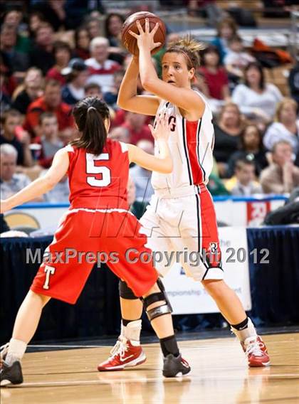 Thumbnail 2 in Reading Memorial vs. Tyngsborough (MIAA Division 2 Final) photogallery.