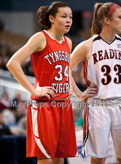 Thumbnail 2 in Reading Memorial vs. Tyngsborough (MIAA Division 2 Final) photogallery.