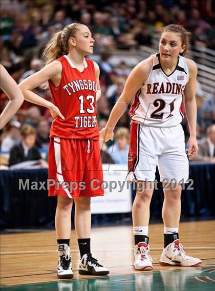 Thumbnail 2 in Reading Memorial vs. Tyngsborough (MIAA Division 2 Final) photogallery.
