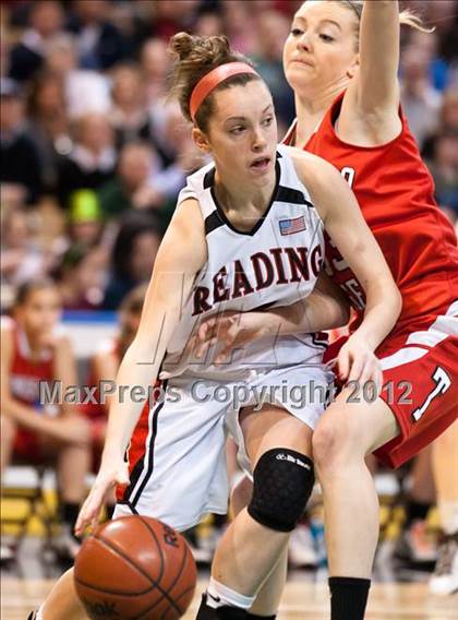 Thumbnail 3 in Reading Memorial vs. Tyngsborough (MIAA Division 2 Final) photogallery.