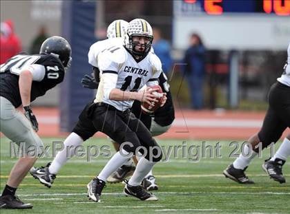 Thumbnail 2 in Longmeadow vs. Springfield Central (MIAA Division I West Final) photogallery.