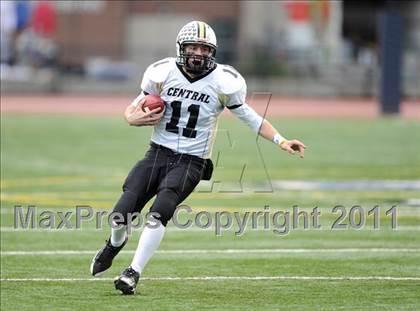 Thumbnail 2 in Longmeadow vs. Springfield Central (MIAA Division I West Final) photogallery.