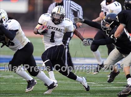 Thumbnail 2 in Longmeadow vs. Springfield Central (MIAA Division I West Final) photogallery.