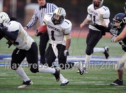 Thumbnail 1 in Longmeadow vs. Springfield Central (MIAA Division I West Final) photogallery.