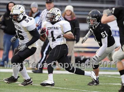 Thumbnail 1 in Longmeadow vs. Springfield Central (MIAA Division I West Final) photogallery.